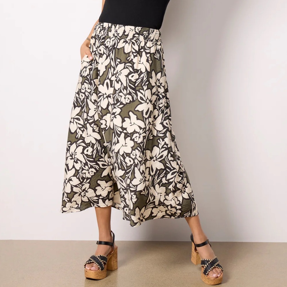 Evereve Black and Cream Floral Maxi Skirt
